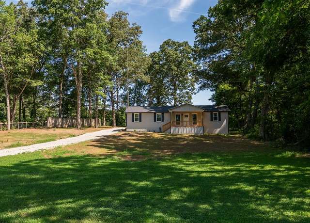 Property at 199 W Whitehall Rd, Cookeville, TN 38501, 4 beds, 2 baths