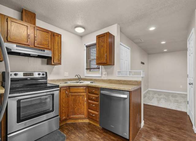 Property at 606 19th Ave SE #7, Minot, ND 58701, 2 beds, 2 baths
