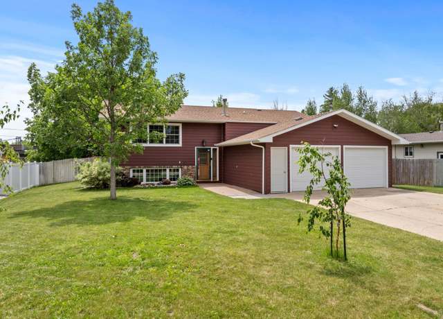 Property at 613 23rd Ave, Minot, ND 58703, 5 beds, 3 baths