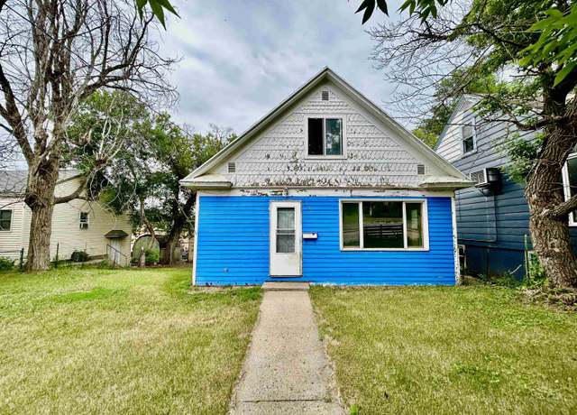 Property at 539 Valley St SE, Minot, ND 58701, 4 beds, 1.5 baths