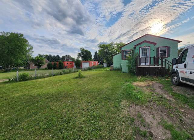 Property at 918 37th St SE, Minot, ND 58701, 1 bed, 1.5 baths