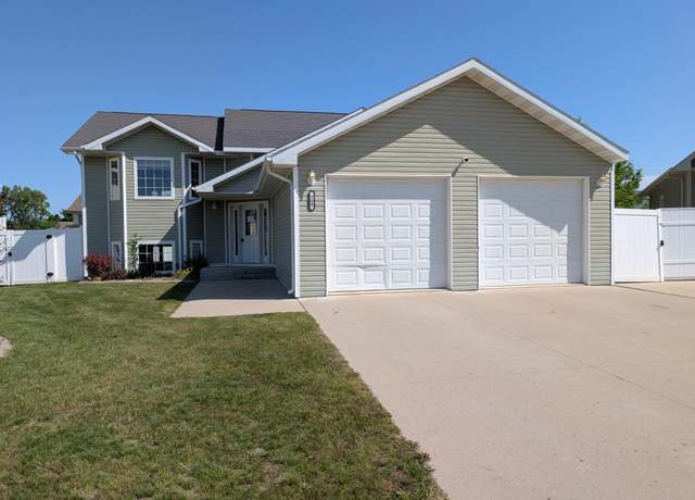 Property at 508 SW 25th St, Minot, ND 58701, 4 beds, 2 baths