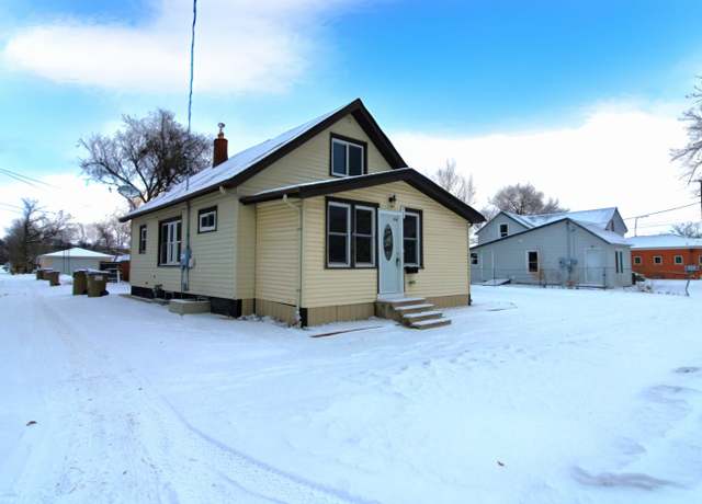 Property at 308 NW 5th Ave, Minot, ND 58703, 4 beds, 2 baths