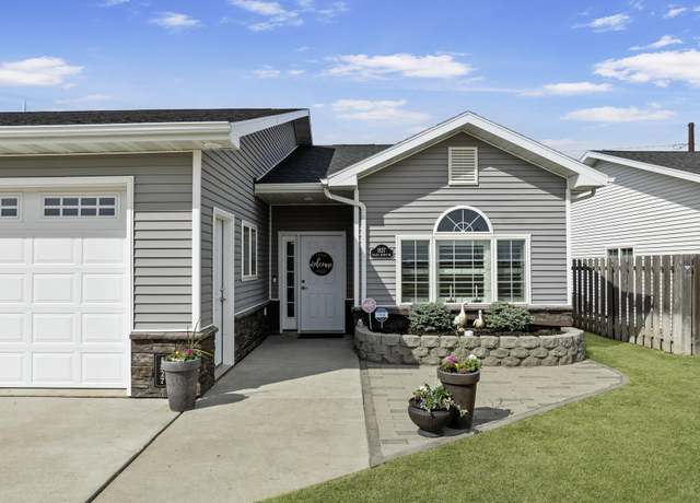 Property at 1827 Valley Bluffs Dr Dr SE, Minot, ND 58701, 3 beds, 2 baths