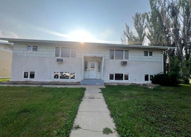 Property at 2047 NW 4th St #4, Minot, ND 58703, 7 beds, 4 baths