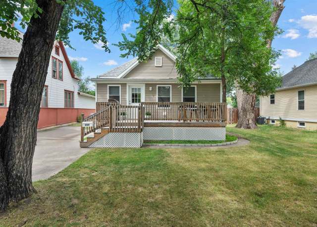Property at 209 7th Ave NE, Minot, ND 58703, 2 beds, 2.75 baths