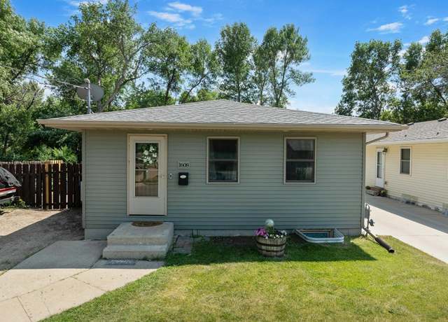 Property at 1608 3rd Ave SE, Minot, ND 58701, 5 beds, 1.75 baths