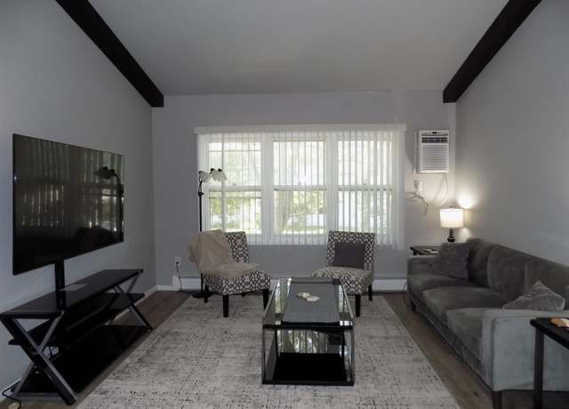 Property at 715 28th Ave SW Apt 2, Minot, ND 58701, 2 beds, 2 baths