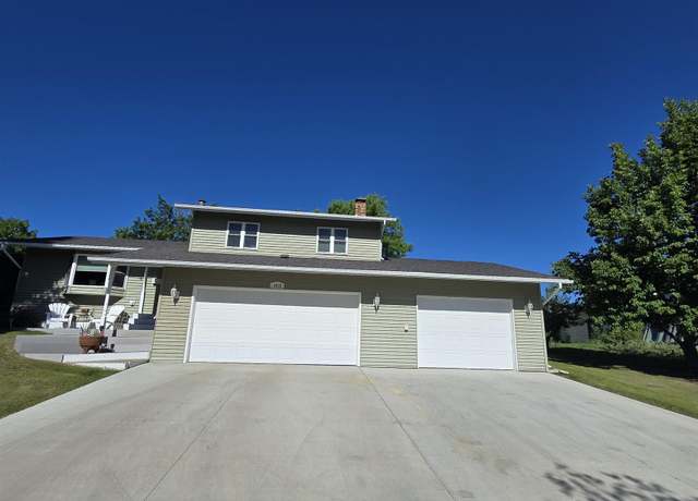 Property at 1615 NW Glacial Dr, Minot, ND 58703, 3 beds, 3 baths