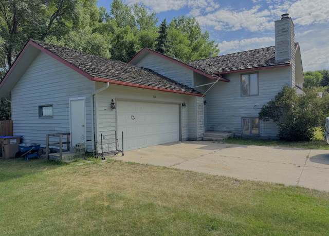 Property at 1120 12th Ave SW, Minot, ND 58701, 5 beds, 2 baths