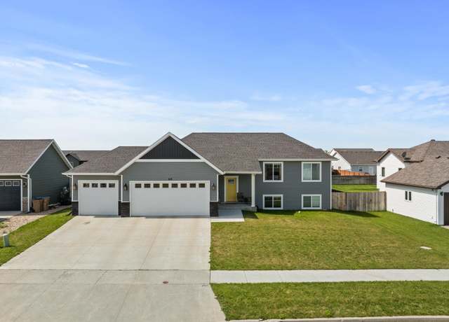 Property at 69 Olive Tree Cir NE, Minot, ND 58703, 6 beds, 3 baths