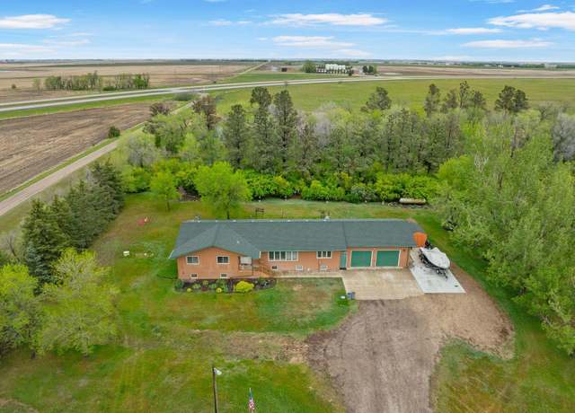 Property at 3900 NW 16th St, Minot, ND 58703, 5 beds, 3.5 baths