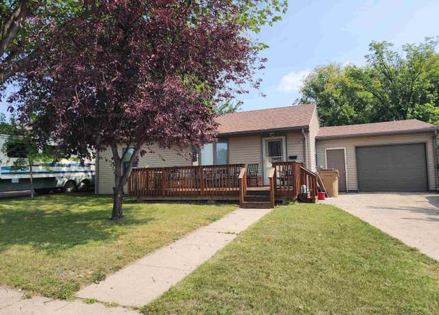 Property at 1721 6th St SW, Minot, ND 58701, 3 beds, 2 baths