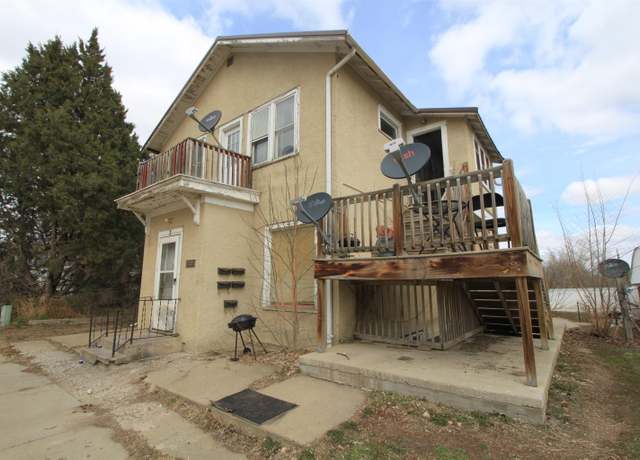 Property at 715 Valley St SE, Minot, ND 58701, 7 beds, 5 baths