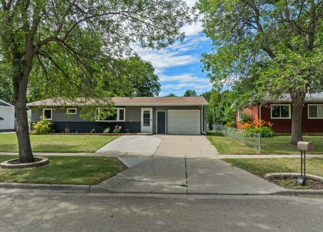 Property at 2533 8th St NW, Minot, ND 58703, 4 beds, 2 baths