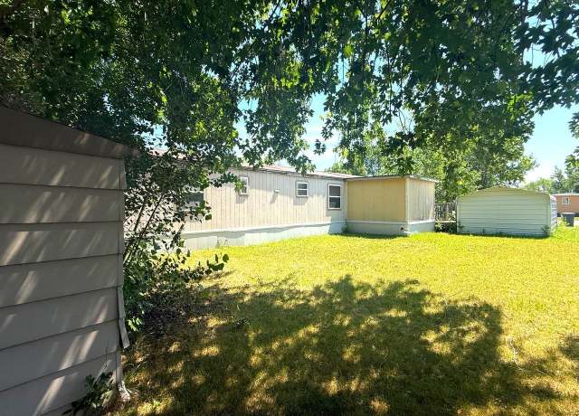 Property at 1013 Adams Ave, Minot, ND 58701, 3 beds, 2 baths
