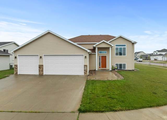 Property at 3425 8th St NE, Minot, ND 58703, 4 beds, 3 baths