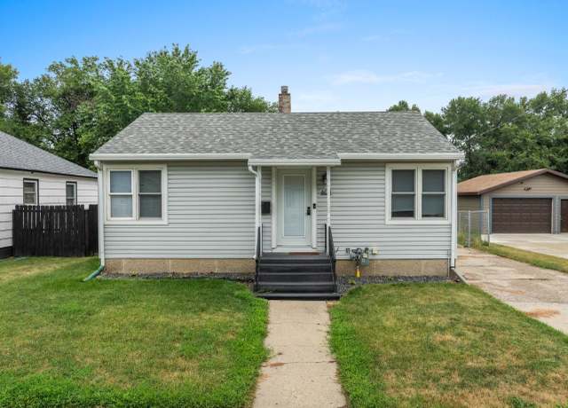 Property at 604 13th St NW, Minot, ND 58703, 2 beds, 2 baths
