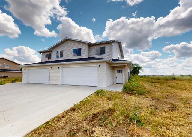 Property at 3327 20th Avenue Ave NW, Minot, ND 58703, 3 beds, 2.5 baths