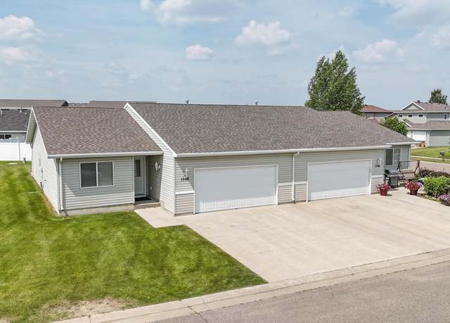Property at 1548 35th Ave SE, Minot, ND 58701, 2 beds, 2 baths