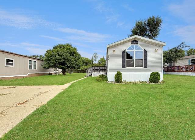 Property at 406 31st Ave SE, Minot, ND 58701, 3 beds, 2 baths