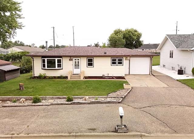 Property at 9 27th St NW, Minot, ND 58703, 3 beds, 2 baths