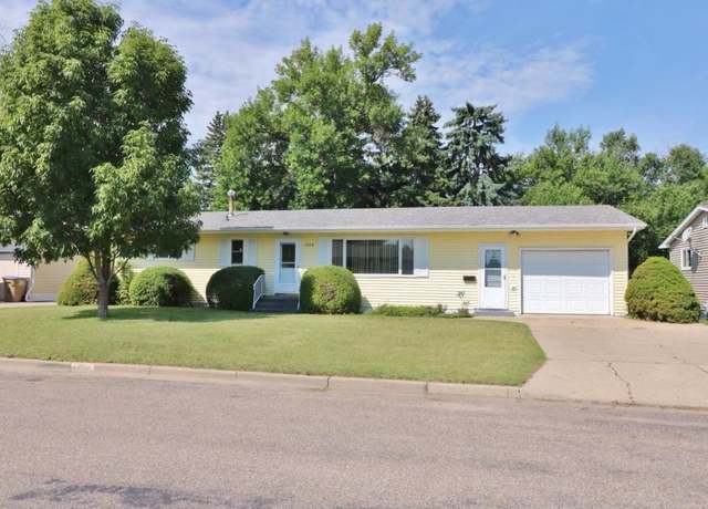 Property at 1726 1st St SE, Minot, ND 58701, 3 beds, 2 baths