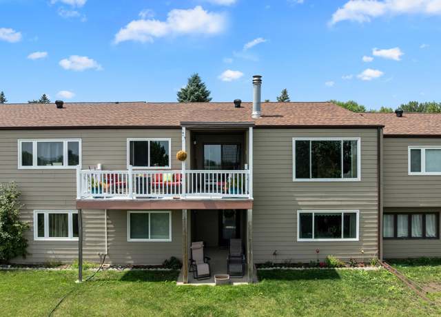 Property at 904 27th St NW, Minot, ND 58703, 3 beds, 3 baths