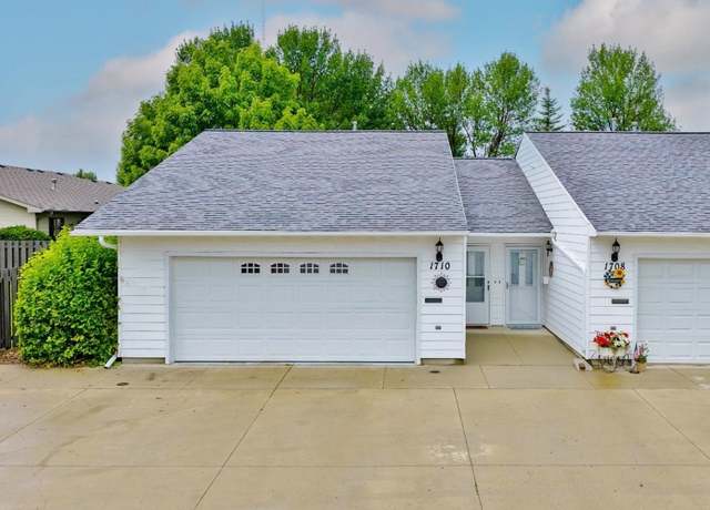 Property at 1710 14th St SW, Minot, ND 58701, 2 beds, 2 baths