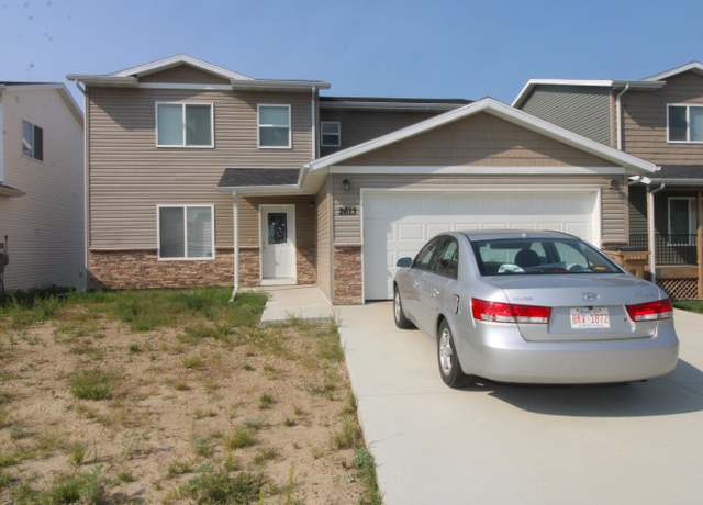 Property at 2613 Granite Dr NW, Minot, ND 58703, 4 beds, 3 baths