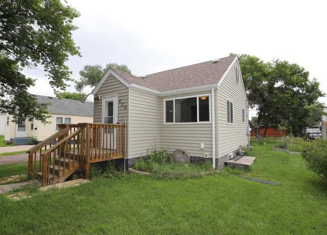 Property at 420 18th St NW, Minot, ND 58703, 3 beds, 2 baths