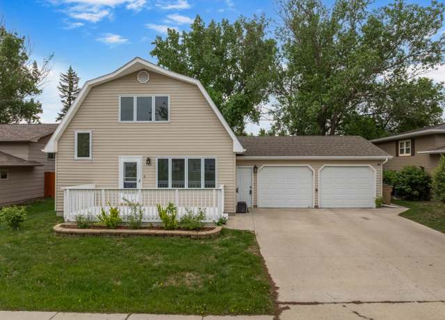 Property at 701 25th Ave, Minot, ND 58703, 3 beds, 1.75 baths
