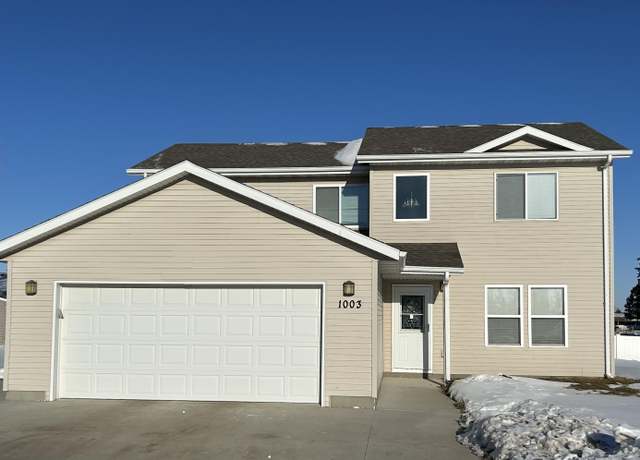 Property at 1003 Eisenhower Dr, Minot, ND 58701, 4 beds, 2.5 baths