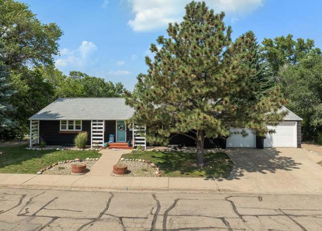 Property at 203 7th Ave SE, Minot, ND 58701, 4 beds, 3 baths
