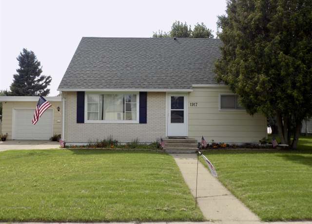Property at 1917 7th St NW, Minot, ND 58703, 3 beds, 2 baths