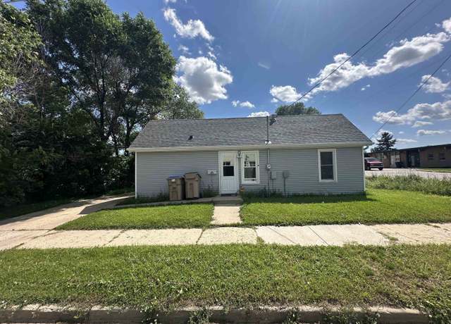 Property at 400 NE 10th Ave, Minot, ND 58703, 1 bed, 2 baths