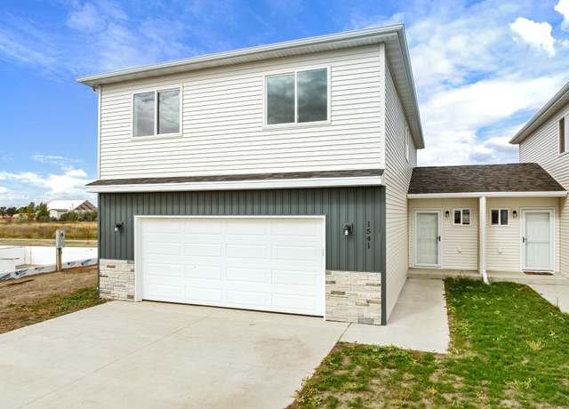 Property at 1541 47th Loop Loop SE, Minot, ND 58701, 3 beds, 2.25 baths