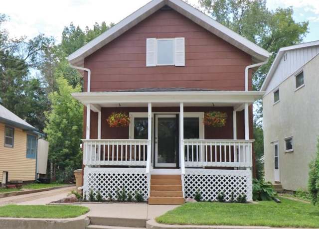Property at 1 8th Ave NW, Minot, ND 58703, 3 beds, 1 bath