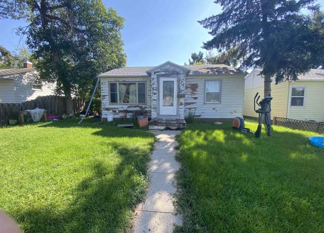 Property at 512 20th St NW, Minot, ND 58703, 2 beds, 1.75 baths