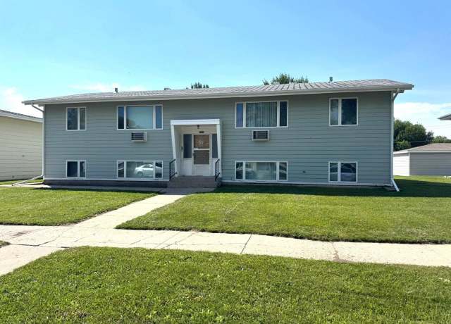 Property at 2009 5th St NW, Minot, ND 58703, 7 beds, 4 baths