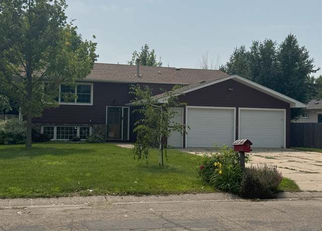 Property at 613 23rd Ave NW, Minot, ND 58703, 5 beds, 3 baths