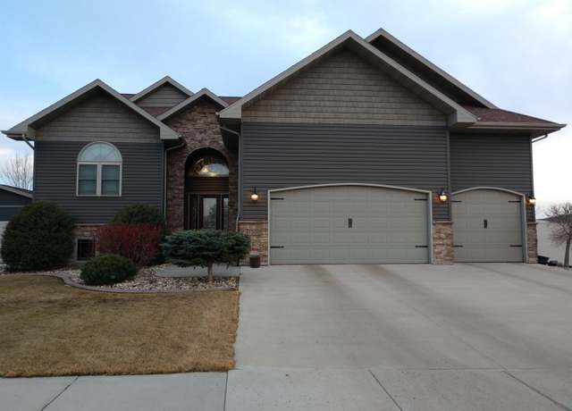 Property at 1200 SE 32nd Ave, Minot, ND 58701, 5 beds, 3 baths