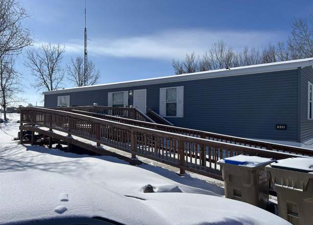 Property at 920 41 SE, Minot, ND 58701, 3 beds, 2 baths