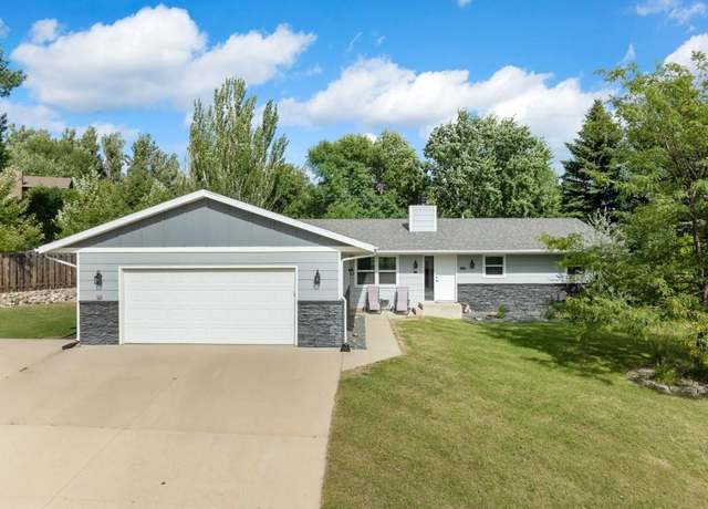Property at 916 26th St NW, Minot, ND 58703, 3 beds, 3.5 baths