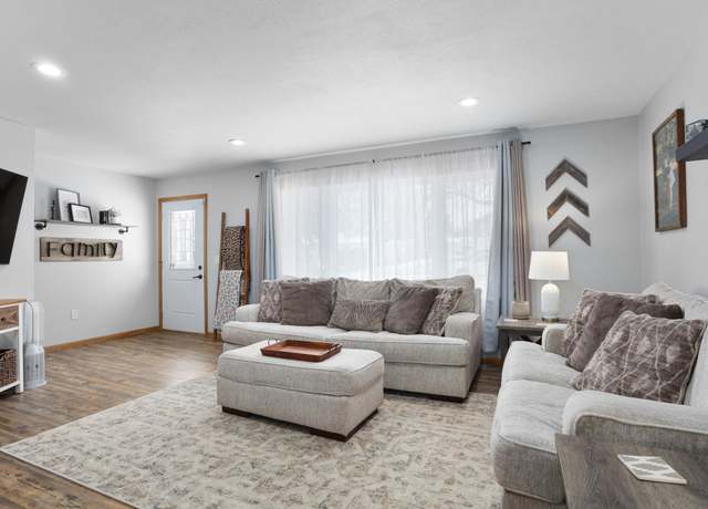Property at 620 21st St NW, Minot, ND 58703, 4 beds, 1.75 baths