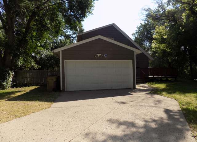 Property at 426 12th St, Minot, ND 58703, 4 beds, 2 baths