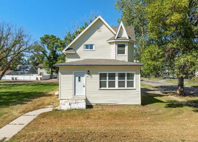 Property at 23 6th St NW, Minot, ND 58703, 3 beds, 2 baths