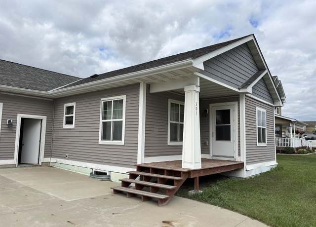 Property at 301 SE 10th Ave, Stanley, ND 58784, 3 beds, 2 baths