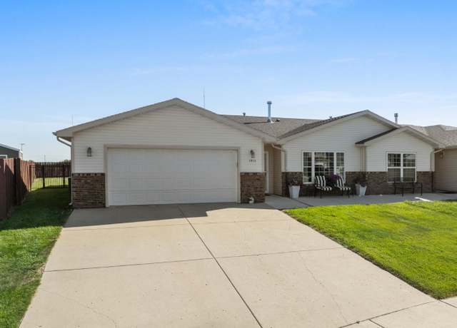 Property at 1933 24th St SW, Minot, ND 58701, 2 beds, 2 baths