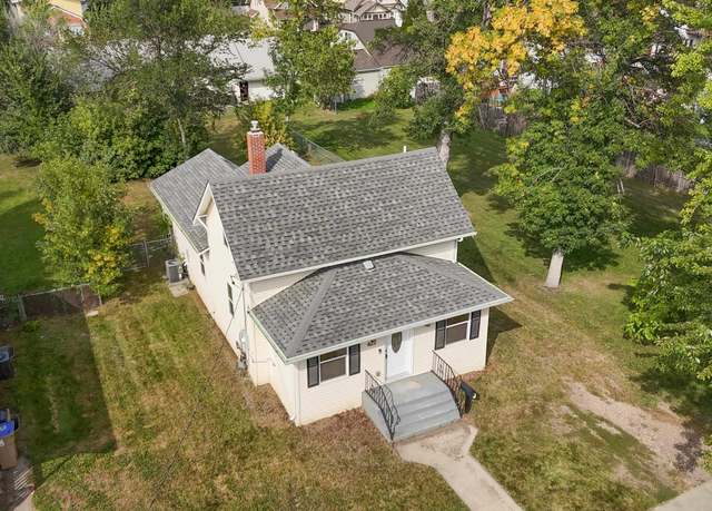 Property at 822 NW 6th Ave, Minot, ND 58703, 3 beds, 2.5 baths